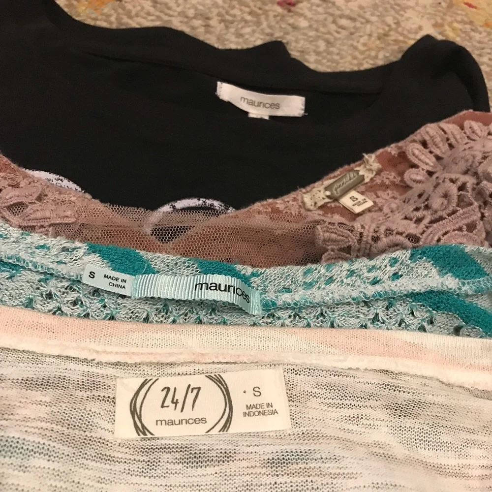 Lot of 4 Maurices Gimmicks Long & Short Sleeve Tops Knit Fall Lacy Medium Small - Picture 3 of 7